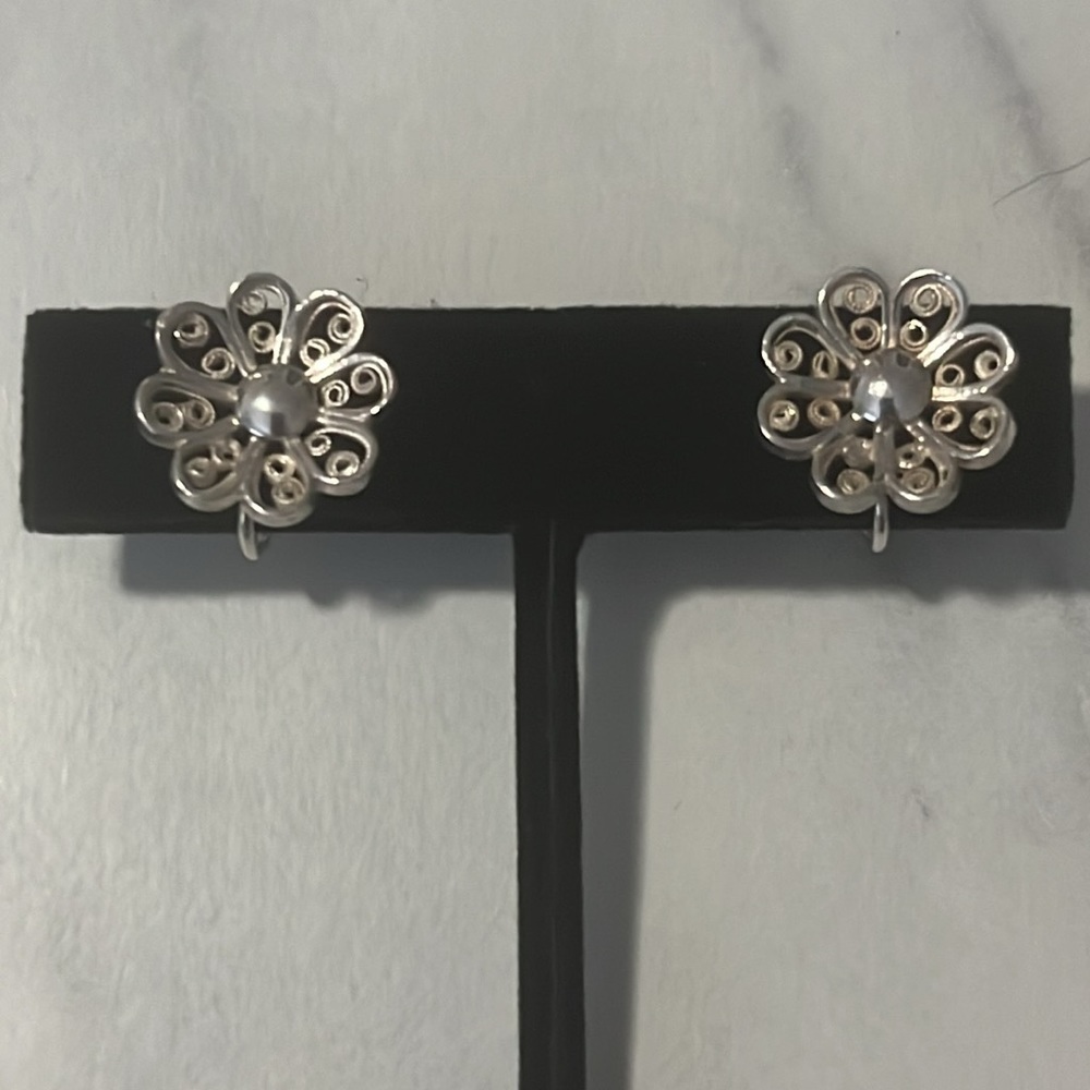 Vintage Scandinavian 830 Silver Screw back Floral Earrings - Picture 2 of 13
